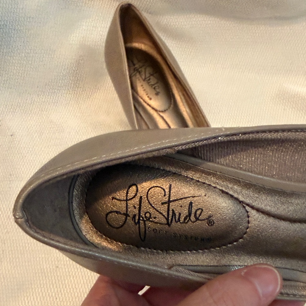 Life Stride Elegant Beige Heels - Picture 2 of 6